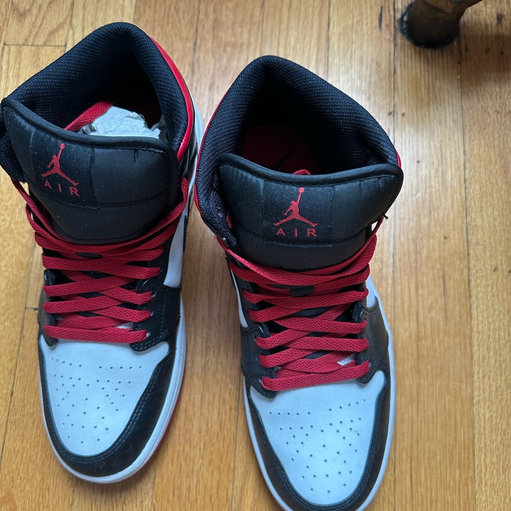 Jordan 1 Mid